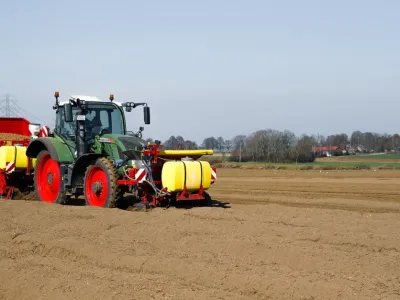 Wynajem rozsiewacza Kverneland — szerokość do 82m
